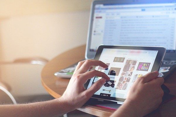 Comment télécharger et diffuser des vidéos sur votre tablette ?